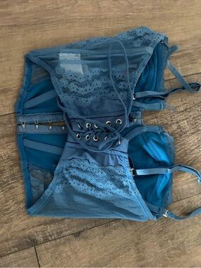 Edikted Blue Lace Crop Top